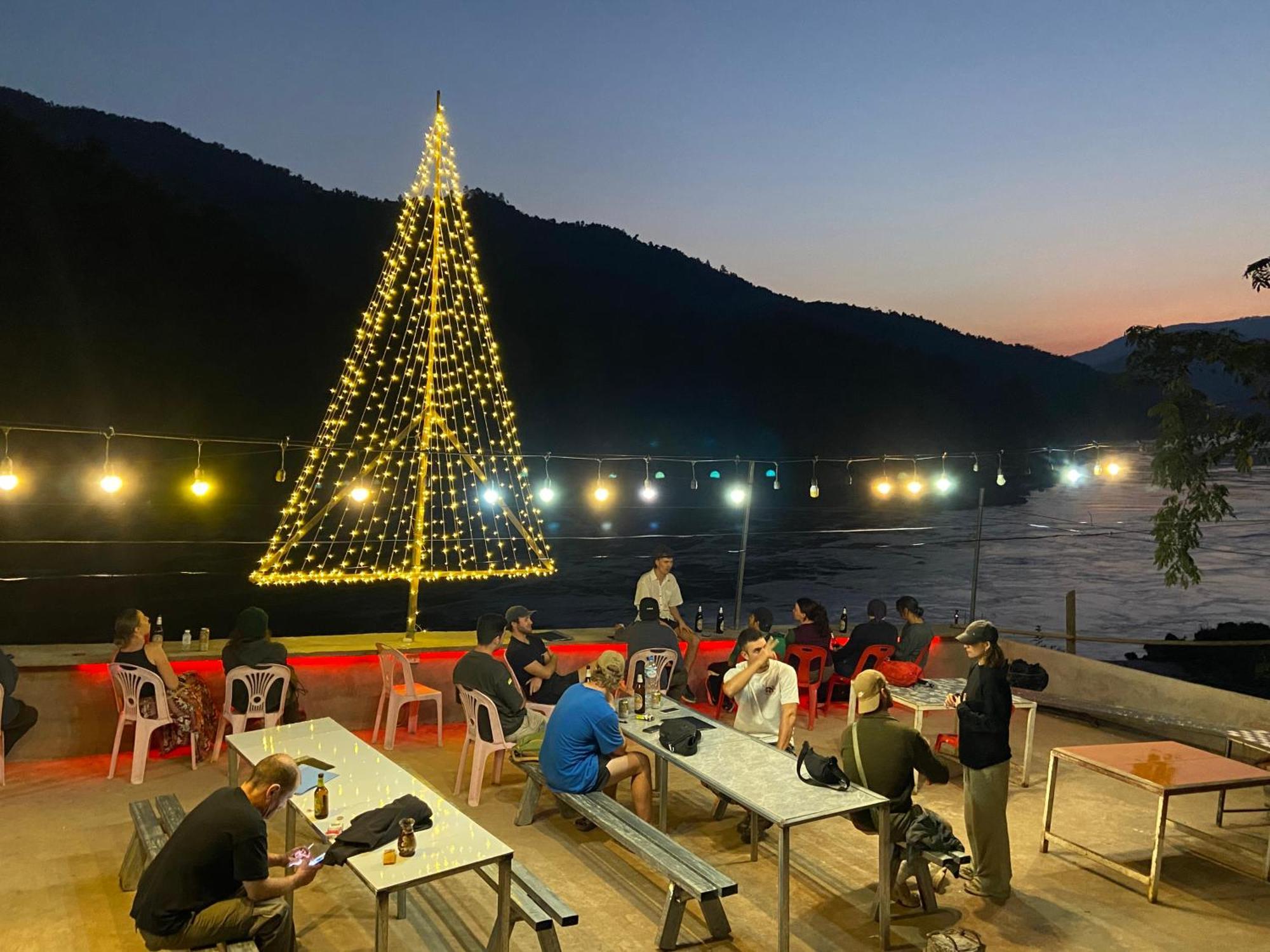 Mekong Backpackers Pakbeng Apartment Ngoại thất bức ảnh